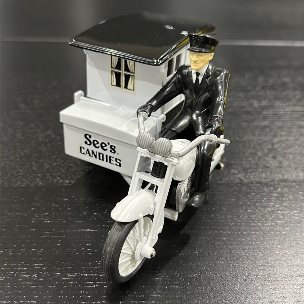 Sees Candies Metal Motorcycle with Side-Cart and Plastic Rider - Picture 2 of 11